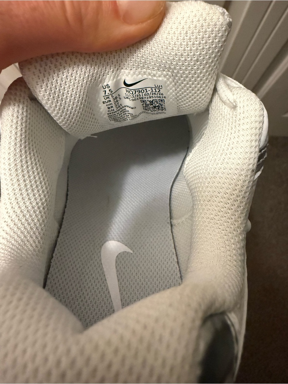Women’s Nike V5 RNR - Picture 3 of 3